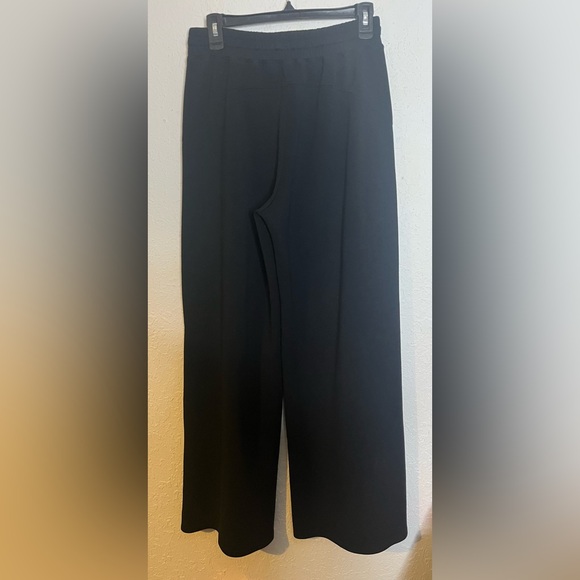 SPANX AirEssentials®
Wide Leg Pant Size Medium - Picture 5 of 7